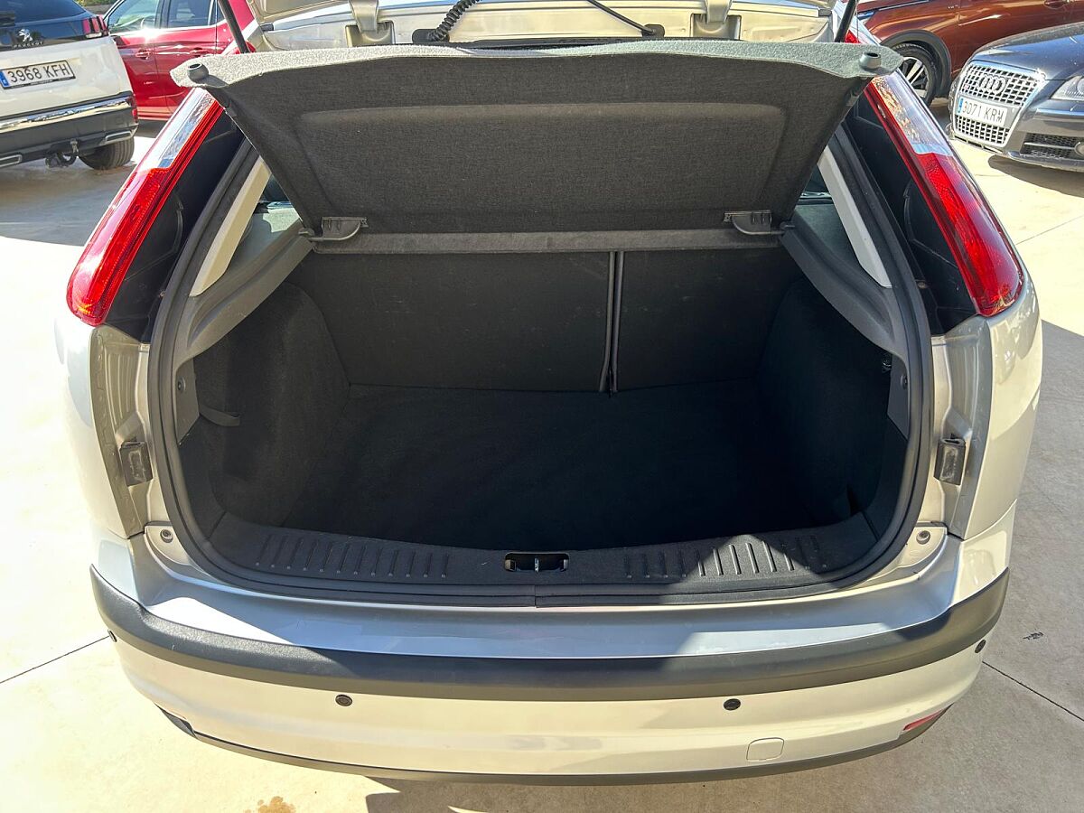 FORD FOCUS TREND 1.6 AUTO SPANISH LHD IN SPAIN ONLY 57000 MILES SUPERB 2007